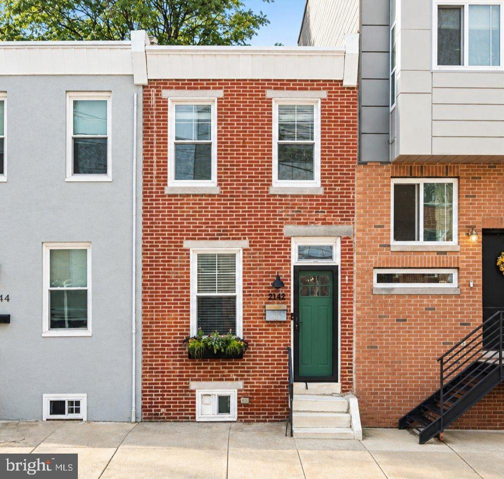 2142 E ALBERT ST Property Photo 1
