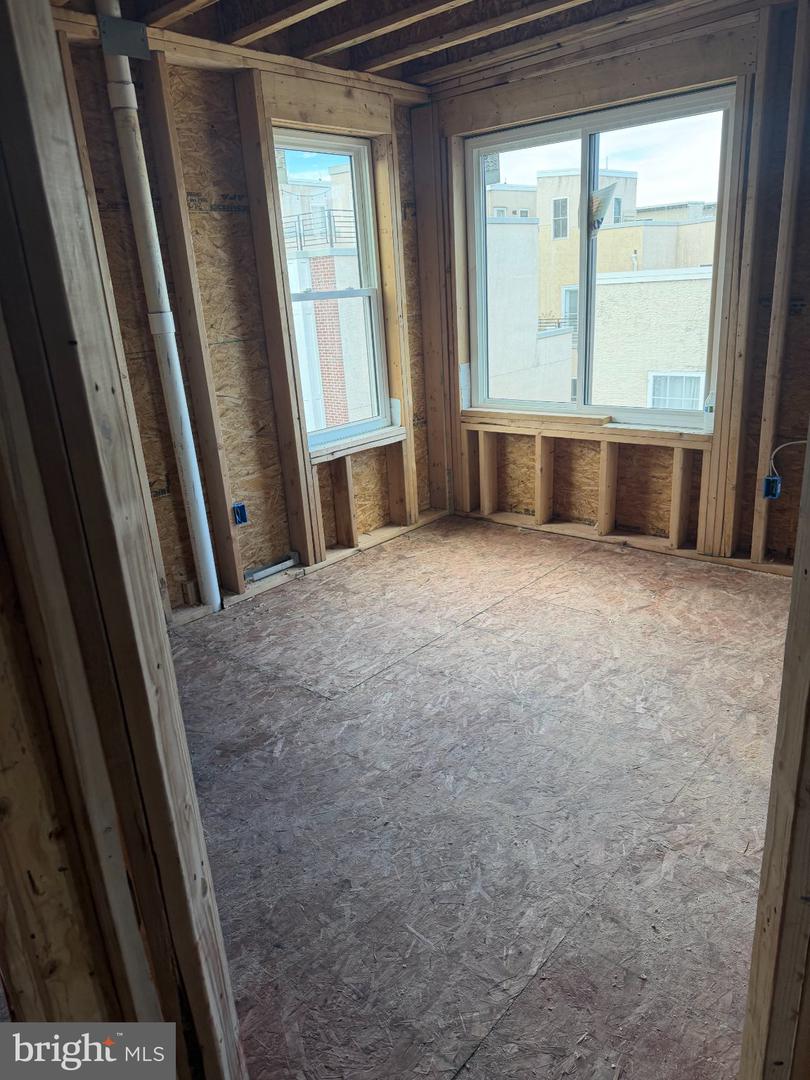 504 Carpenter St Property Photo 3