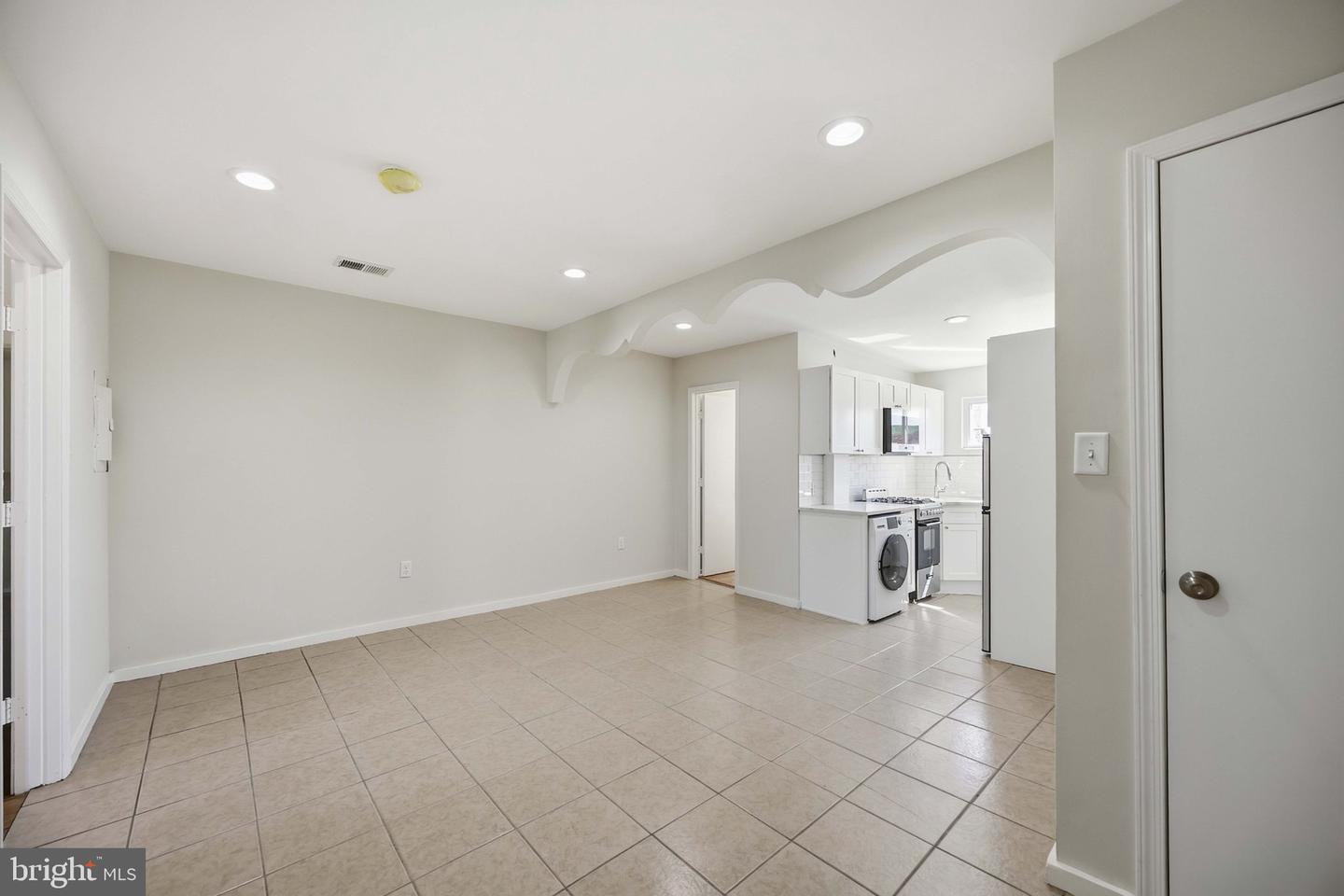 740 Christian St #3rd Floor Property Photo 3