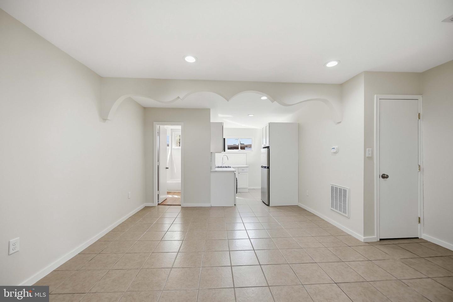 740 Christian St #3rd Floor Property Photo 4