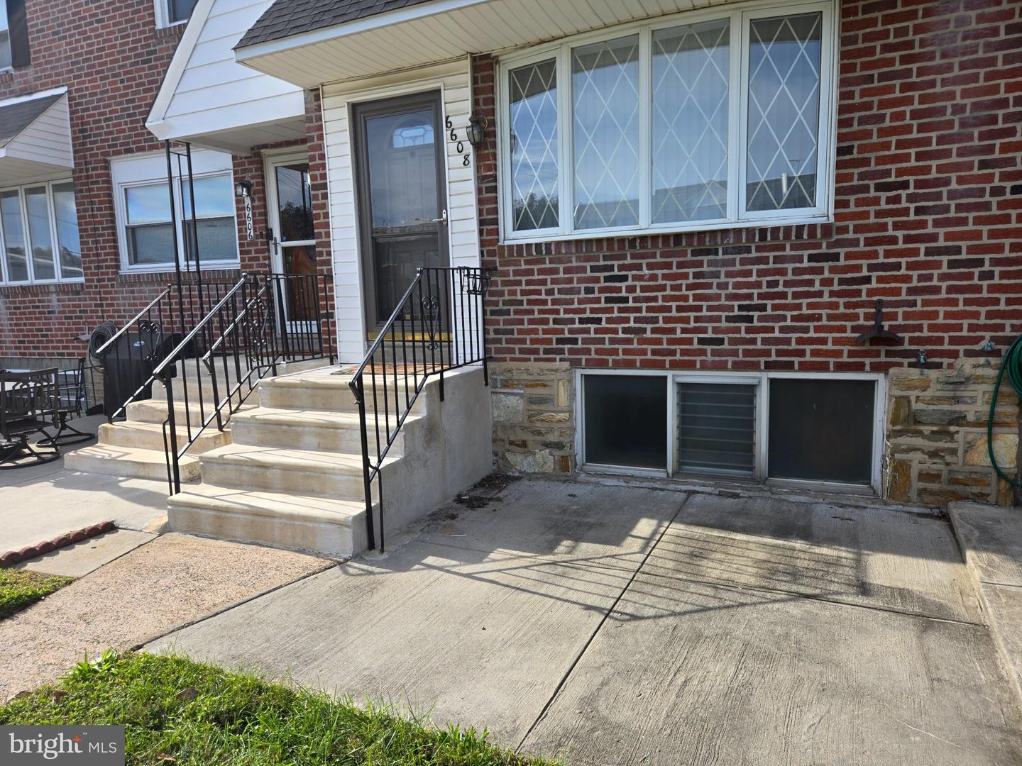 6608 Claridge St Property Photo 3