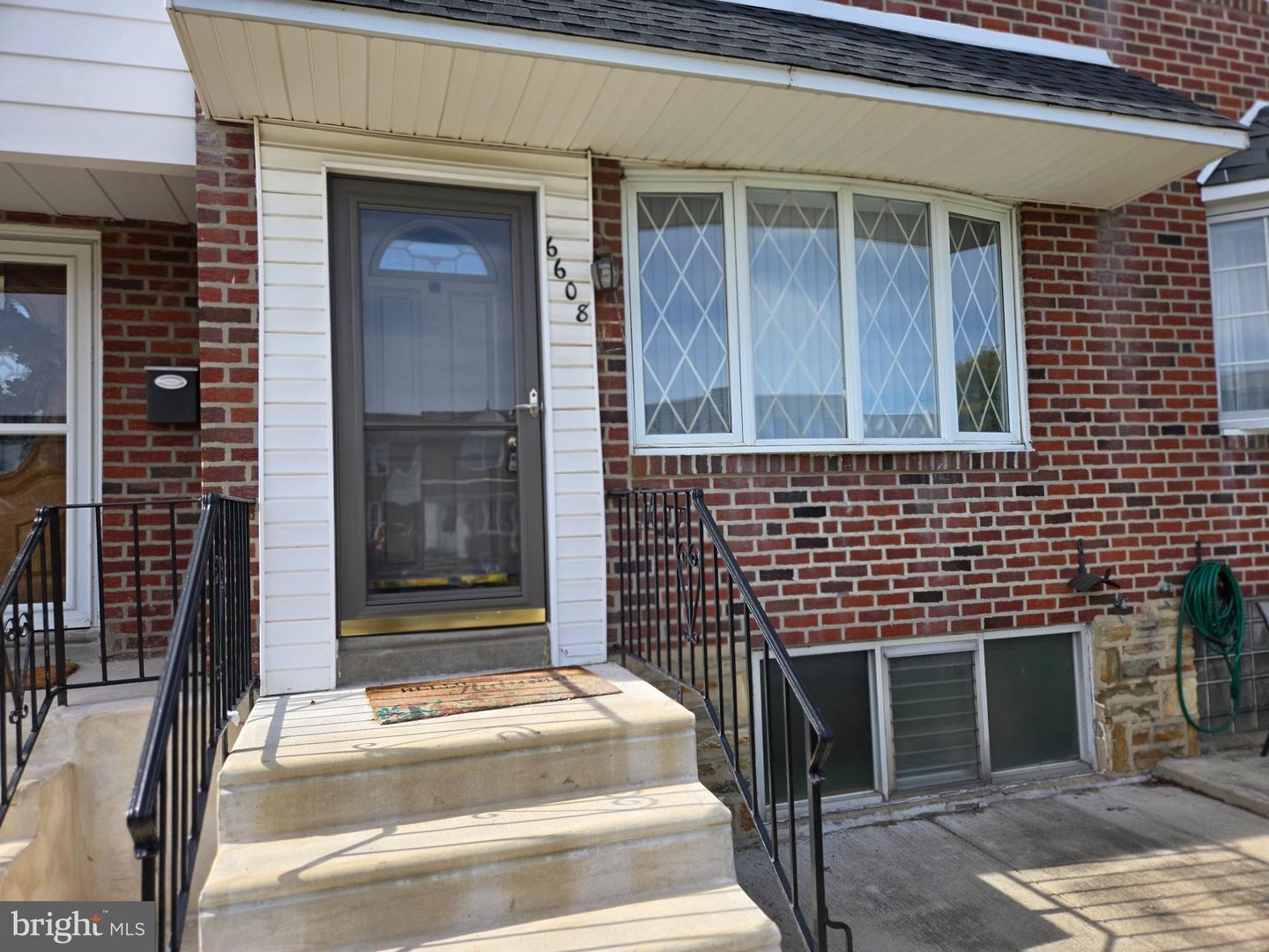 6608 Claridge St Property Photo 4