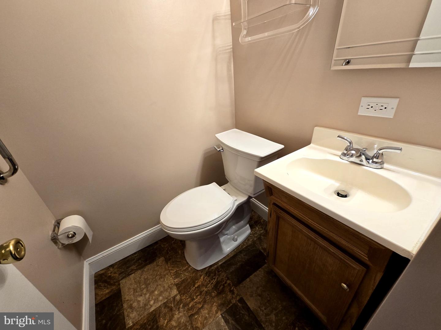 6608 Claridge St Property Photo 11