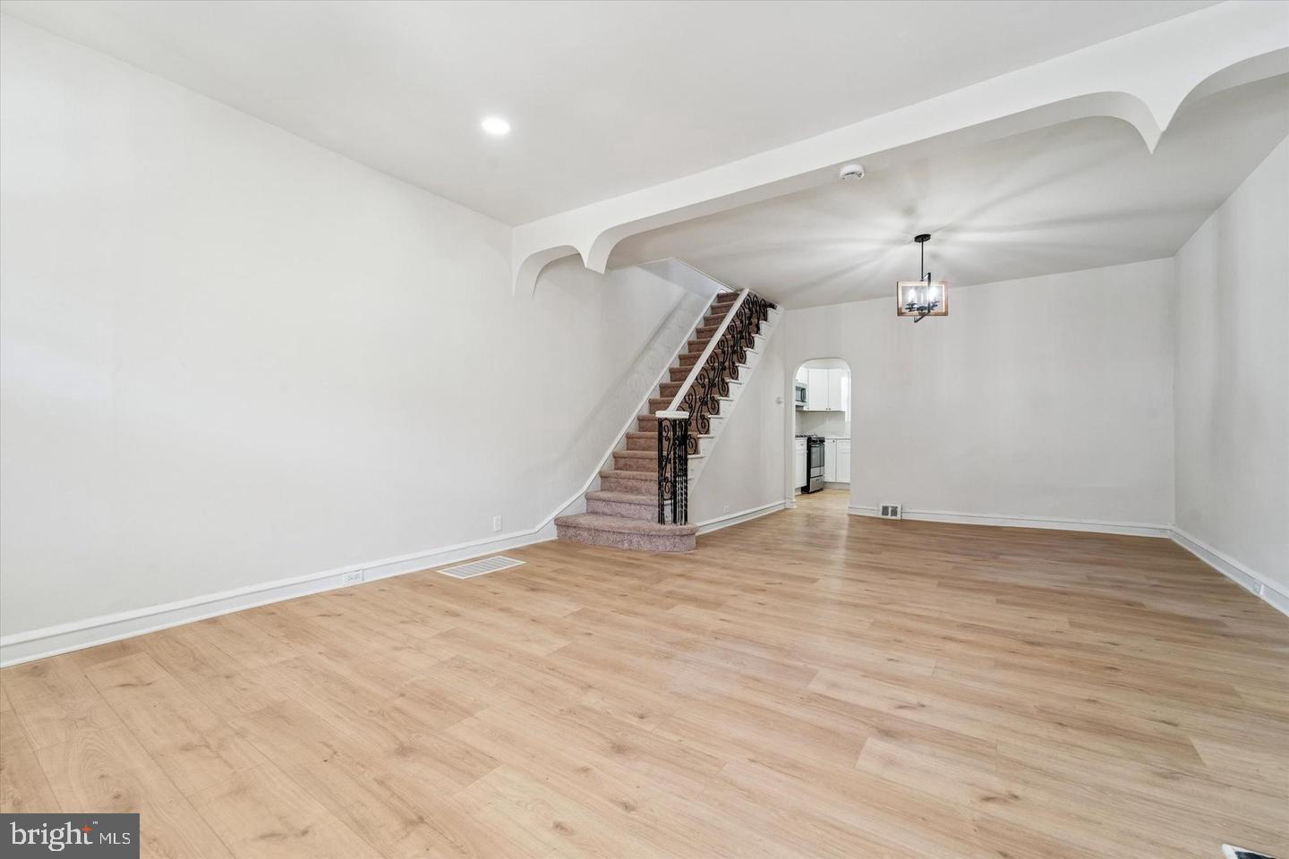 6153 Reedland St Property Photo 6