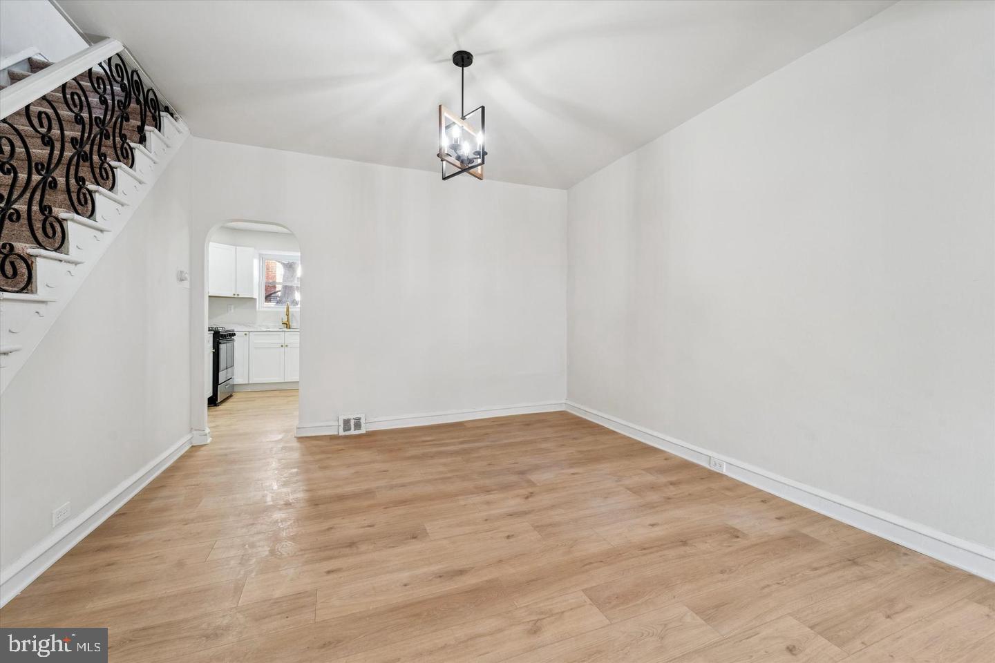 6153 Reedland St Property Photo 7