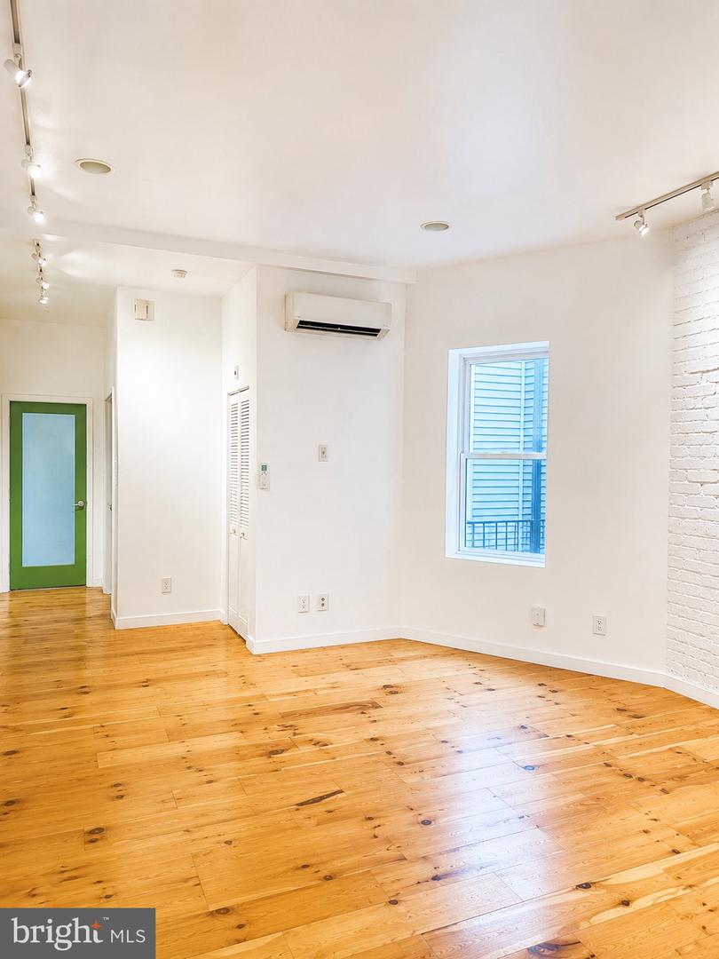 619 S 52nd St #2 Property Photo 6
