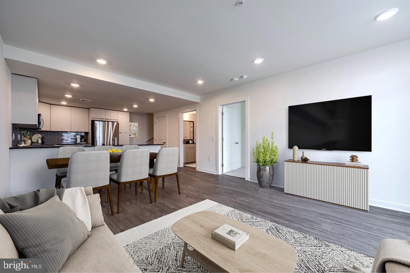 503-29 N COLUMBUS BLVD #TOWNHOUSE Property Photo 1