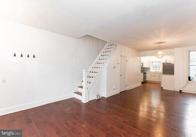 2050 S Beechwood St Property Photo 2