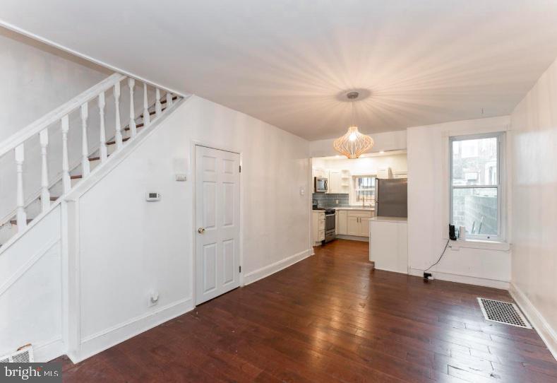 2050 S Beechwood St Property Photo 6