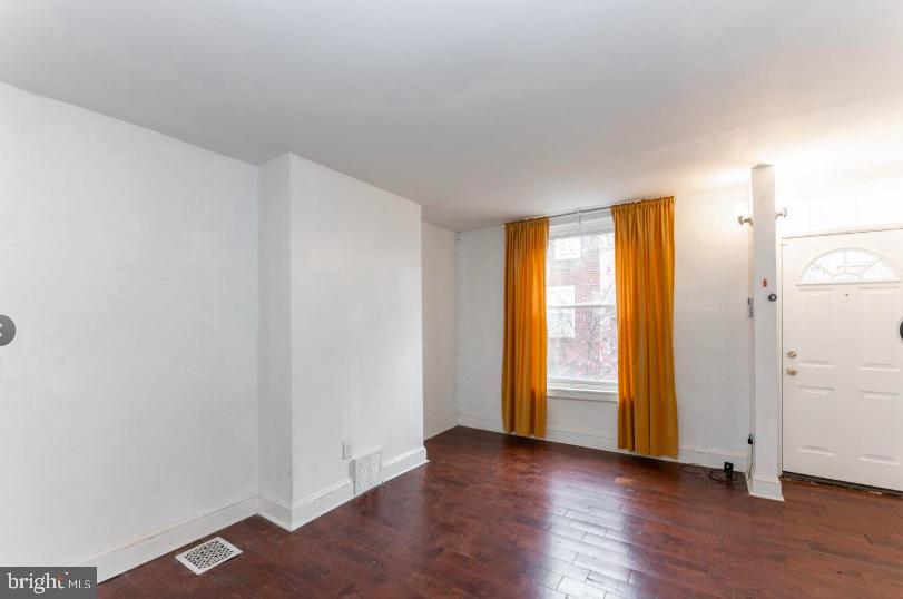 2050 S Beechwood St Property Photo 10
