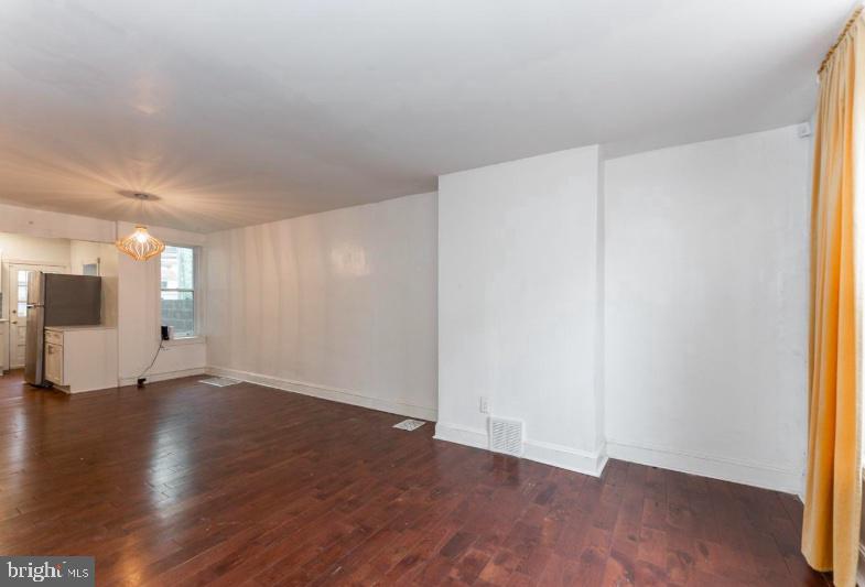 2050 S Beechwood St Property Photo 11