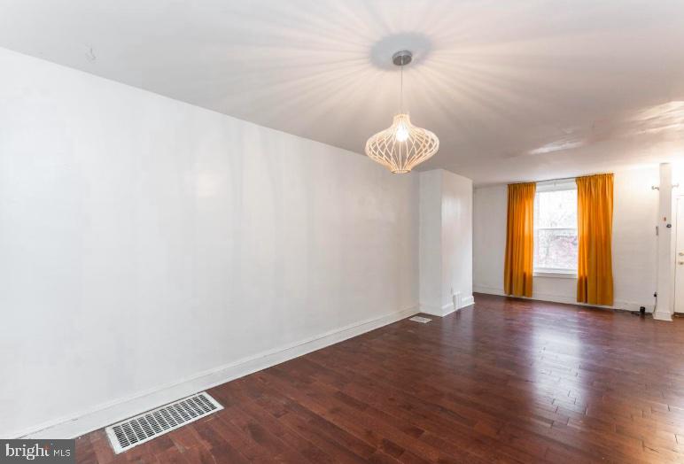 2050 S Beechwood St Property Photo 12