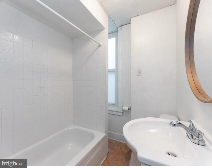 2050 S Beechwood St Property Photo 24