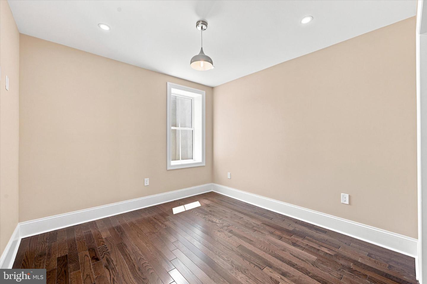 1012 Carpenter St Property Photo 11