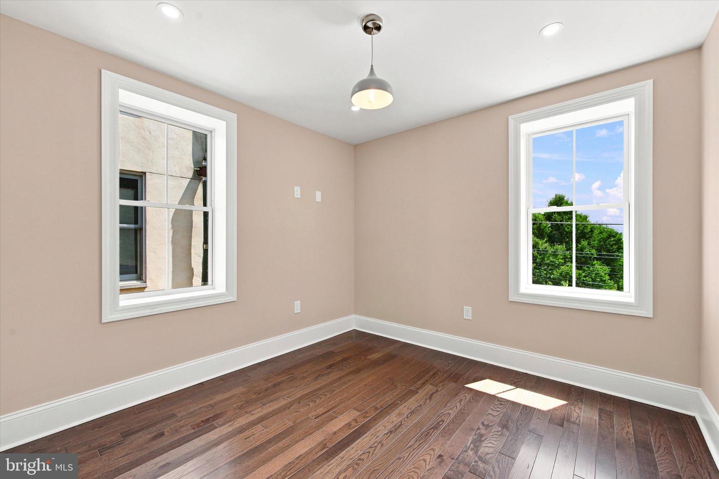 1012 Carpenter St Property Photo 12