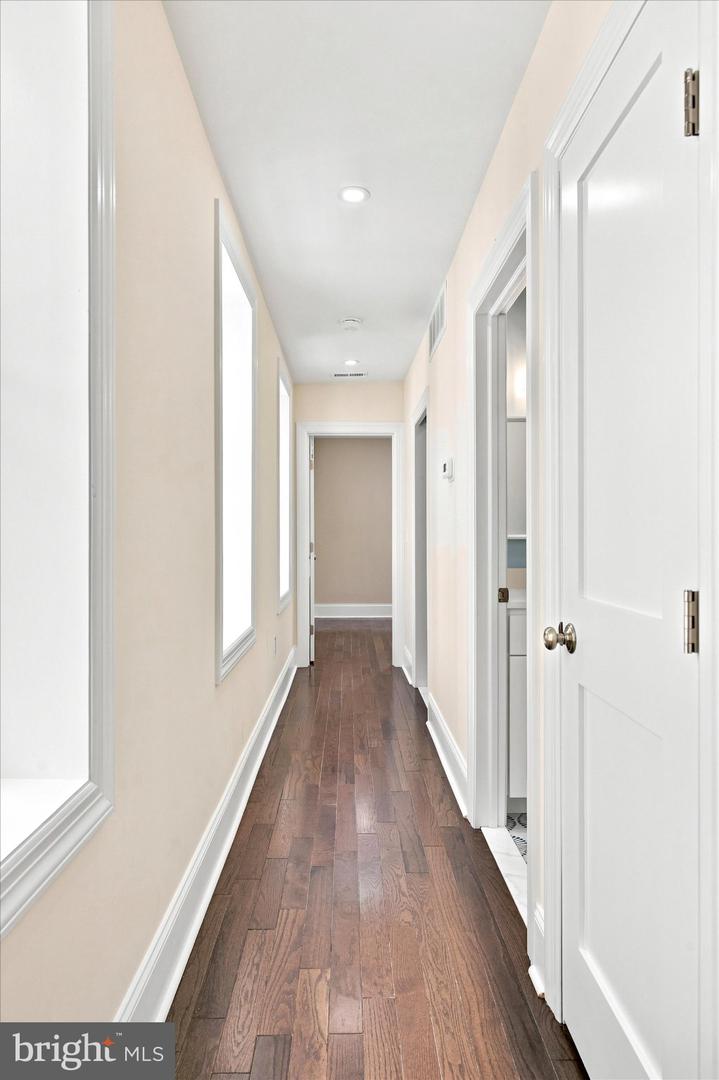 1012 Carpenter St Property Photo 16