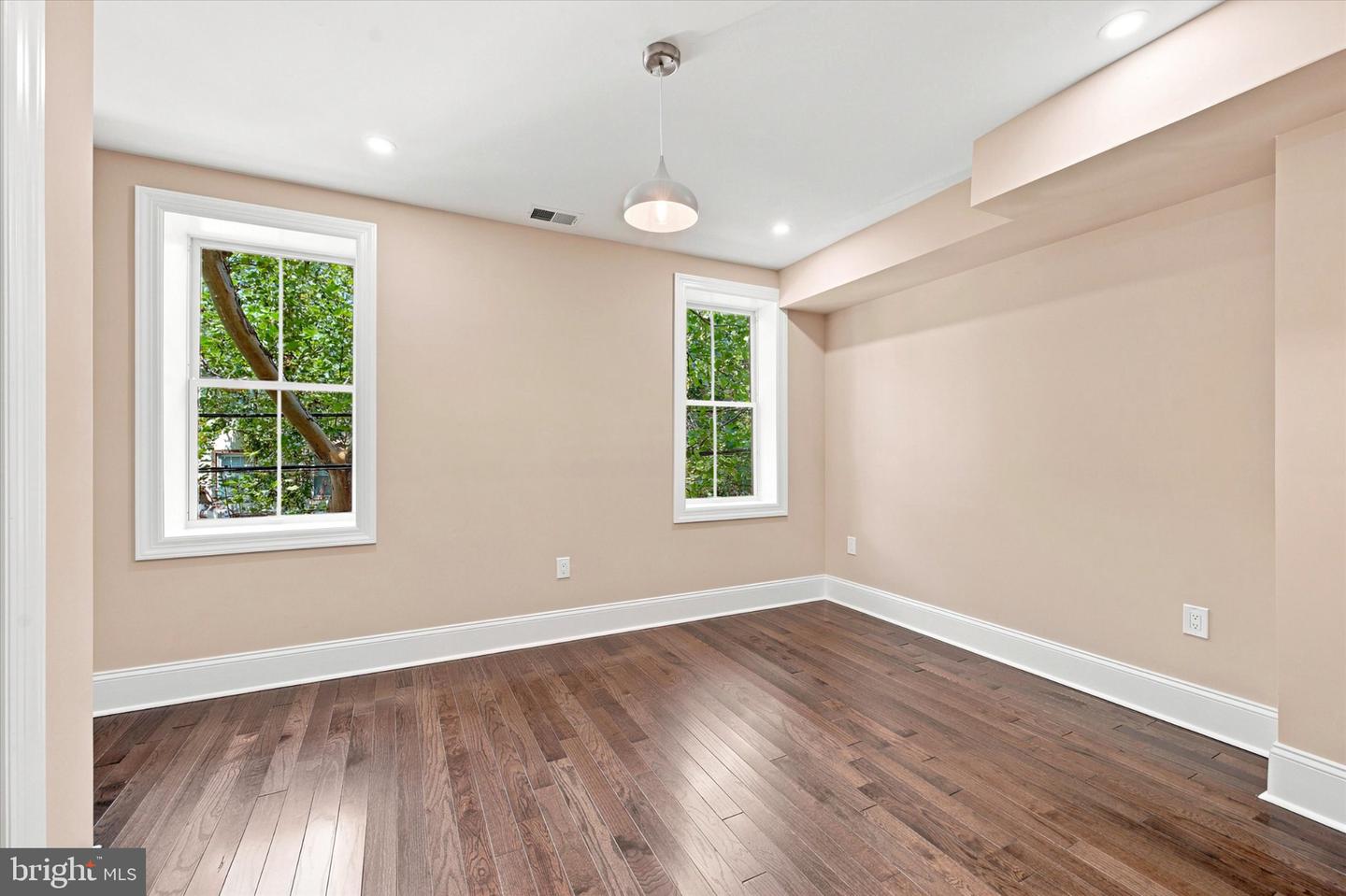 1012 Carpenter St Property Photo 19