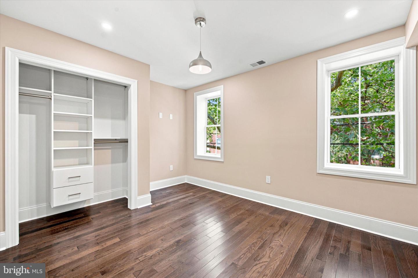 1012 Carpenter St Property Photo 20