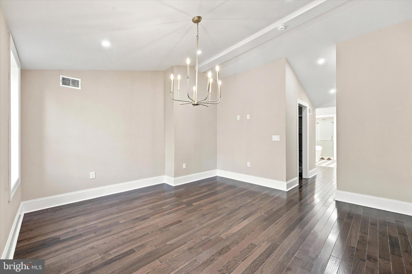 1012 Carpenter St Property Photo 25