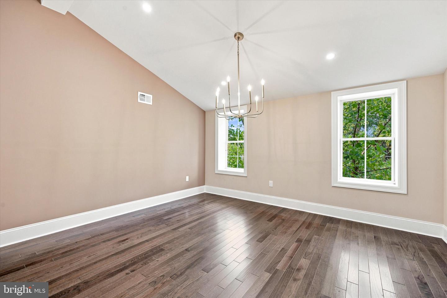 1012 Carpenter St Property Photo 26