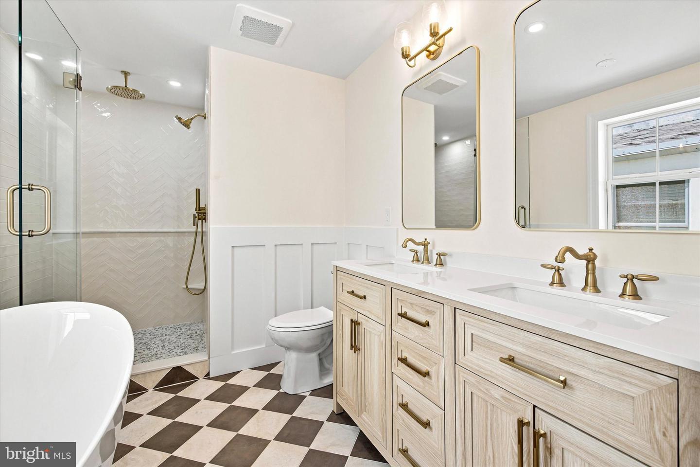 1012 Carpenter St Property Photo 28