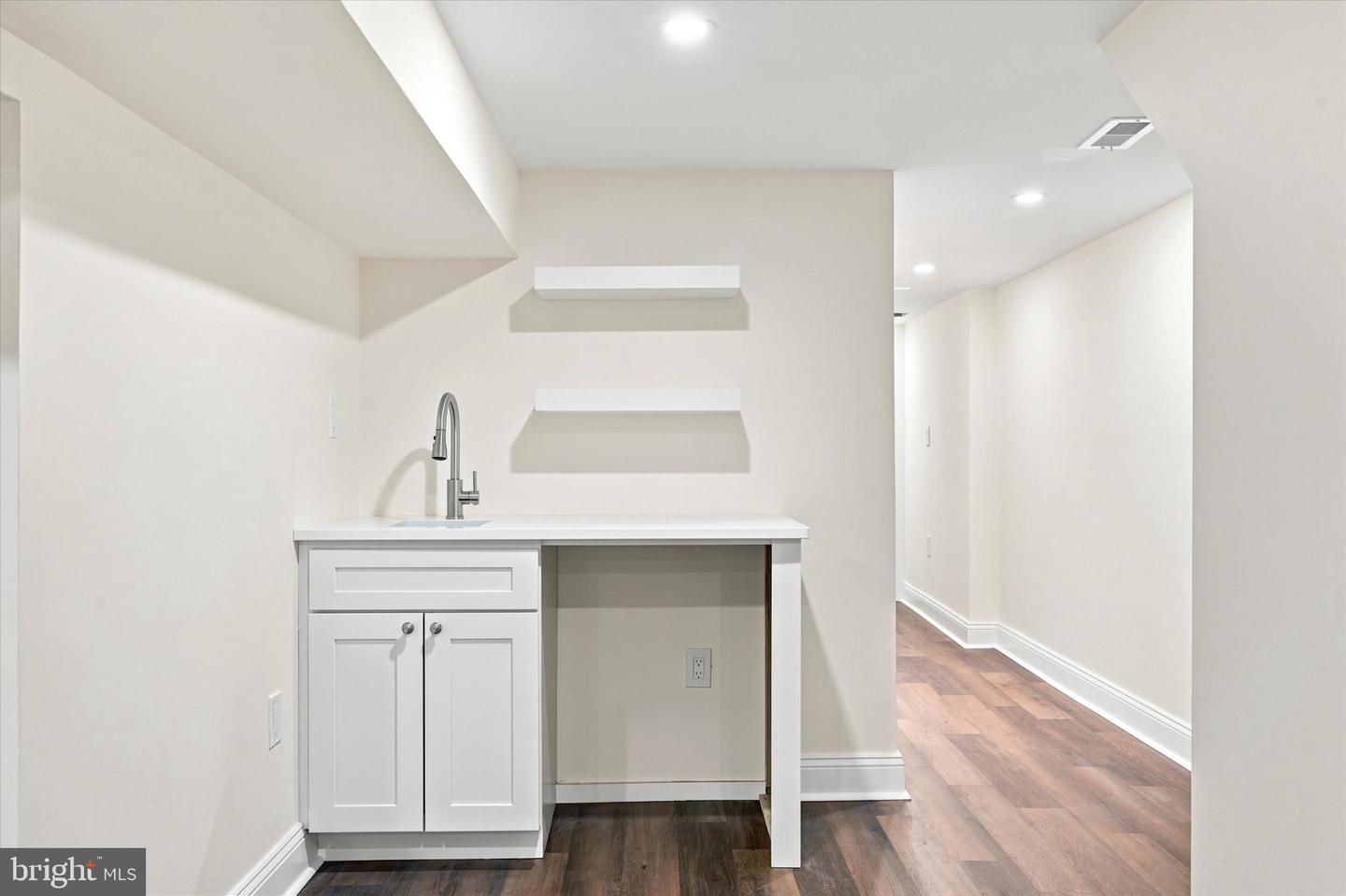 1012 Carpenter St Property Photo 33