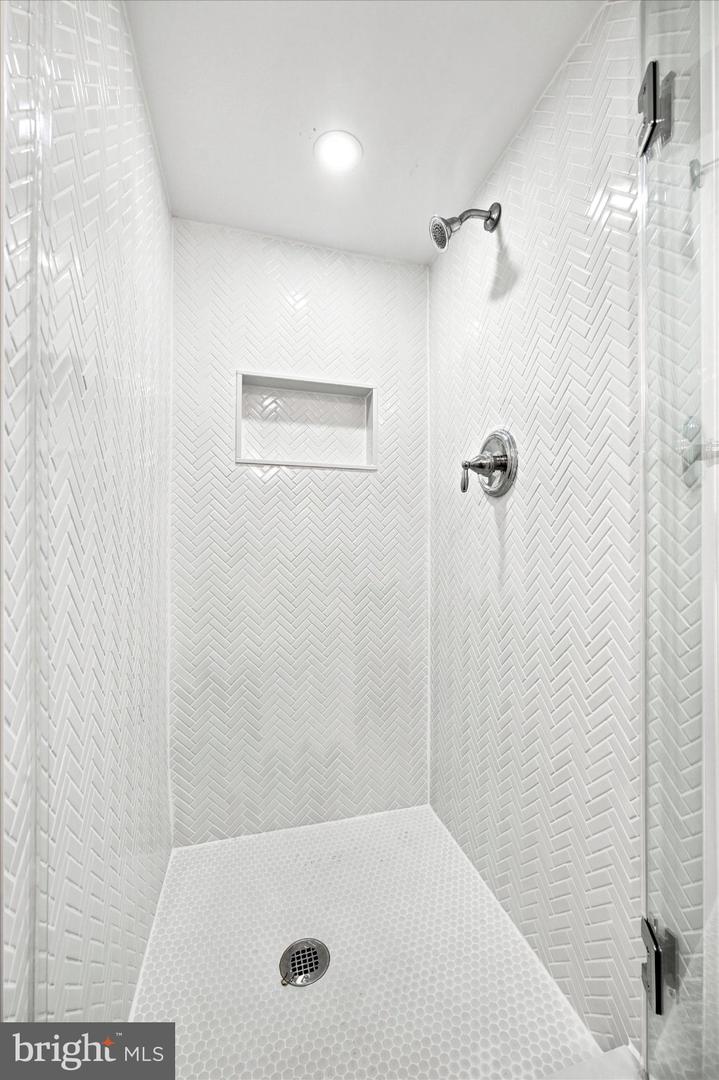 1012 Carpenter St Property Photo 35