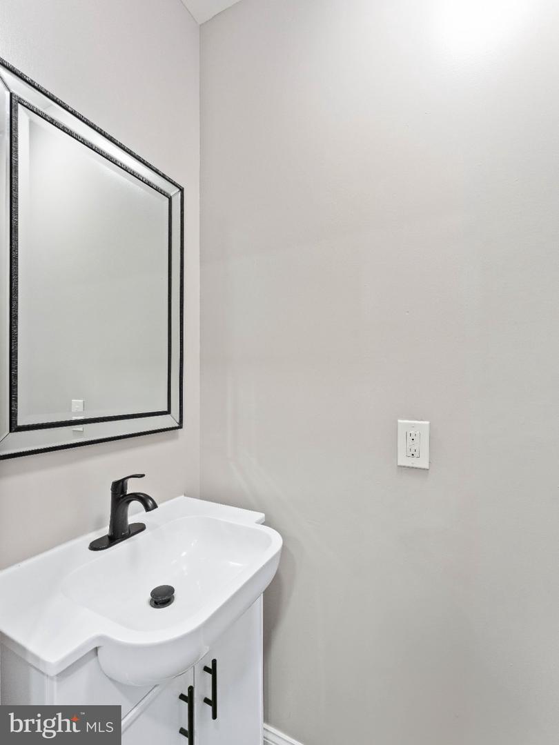 7026 Forrest Ave Property Photo 10