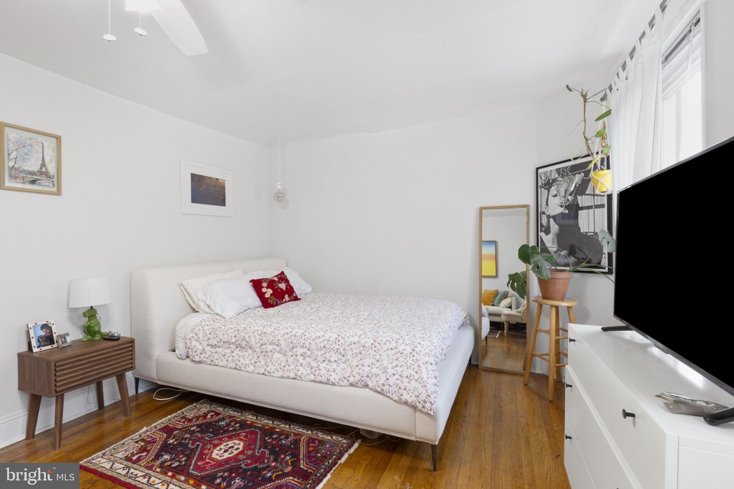 239 E Girard Ave #3 Property Photo 5
