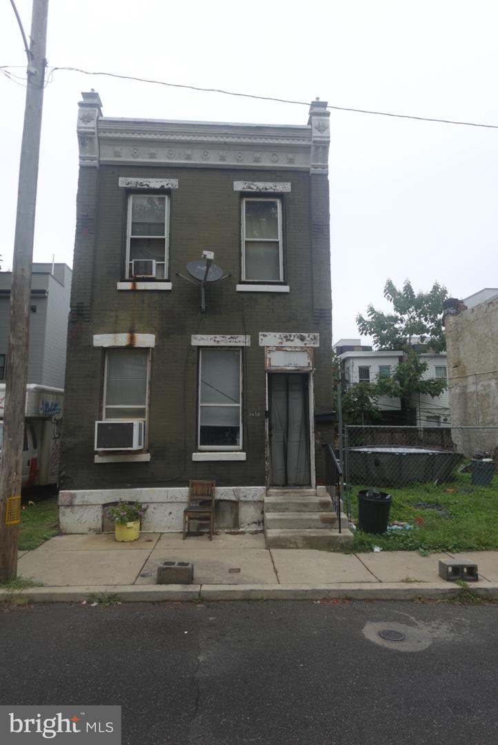 1019 W Monmouth St Property Photo 1