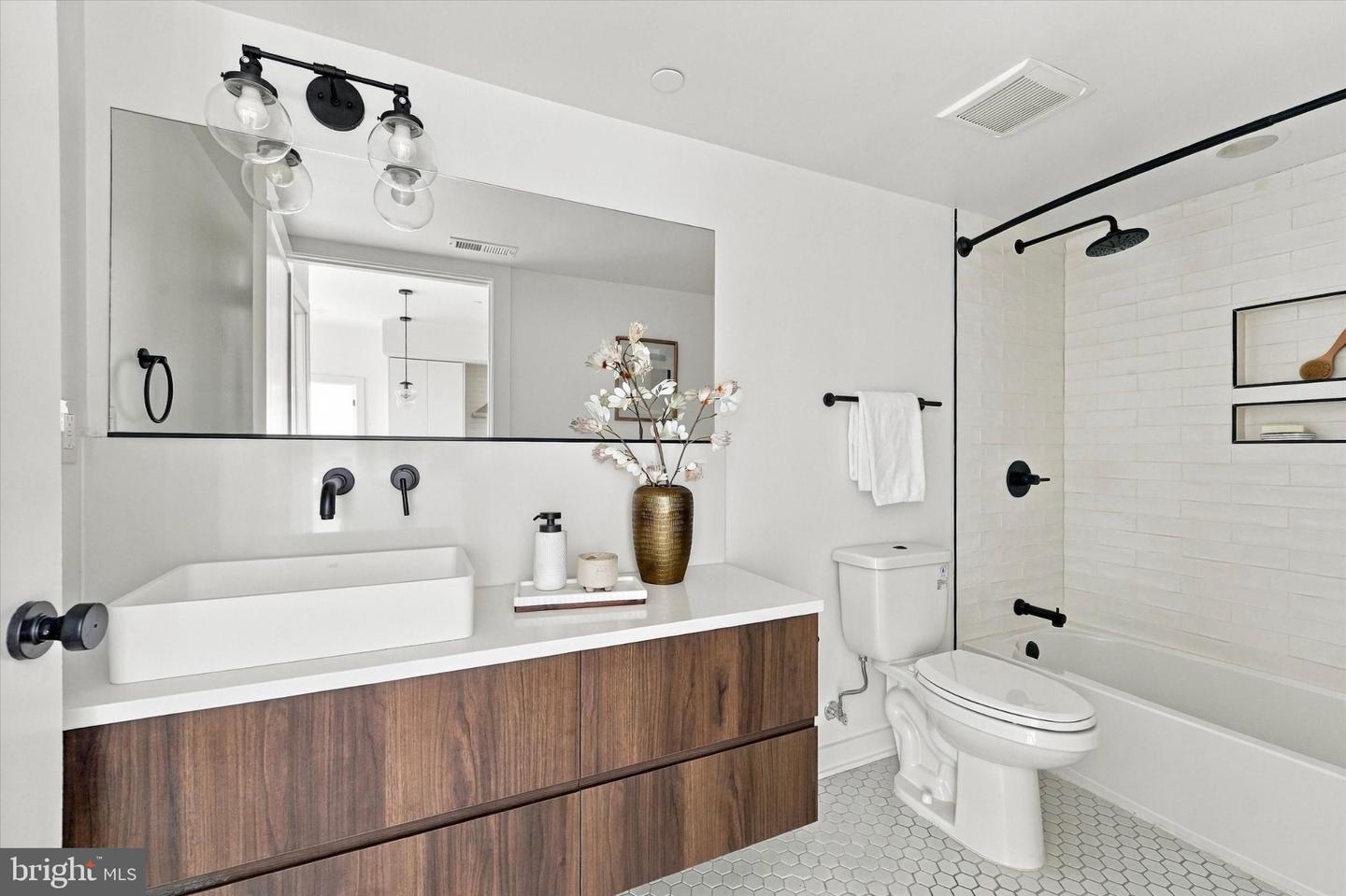 1723 Francis St #2c Property Photo 16