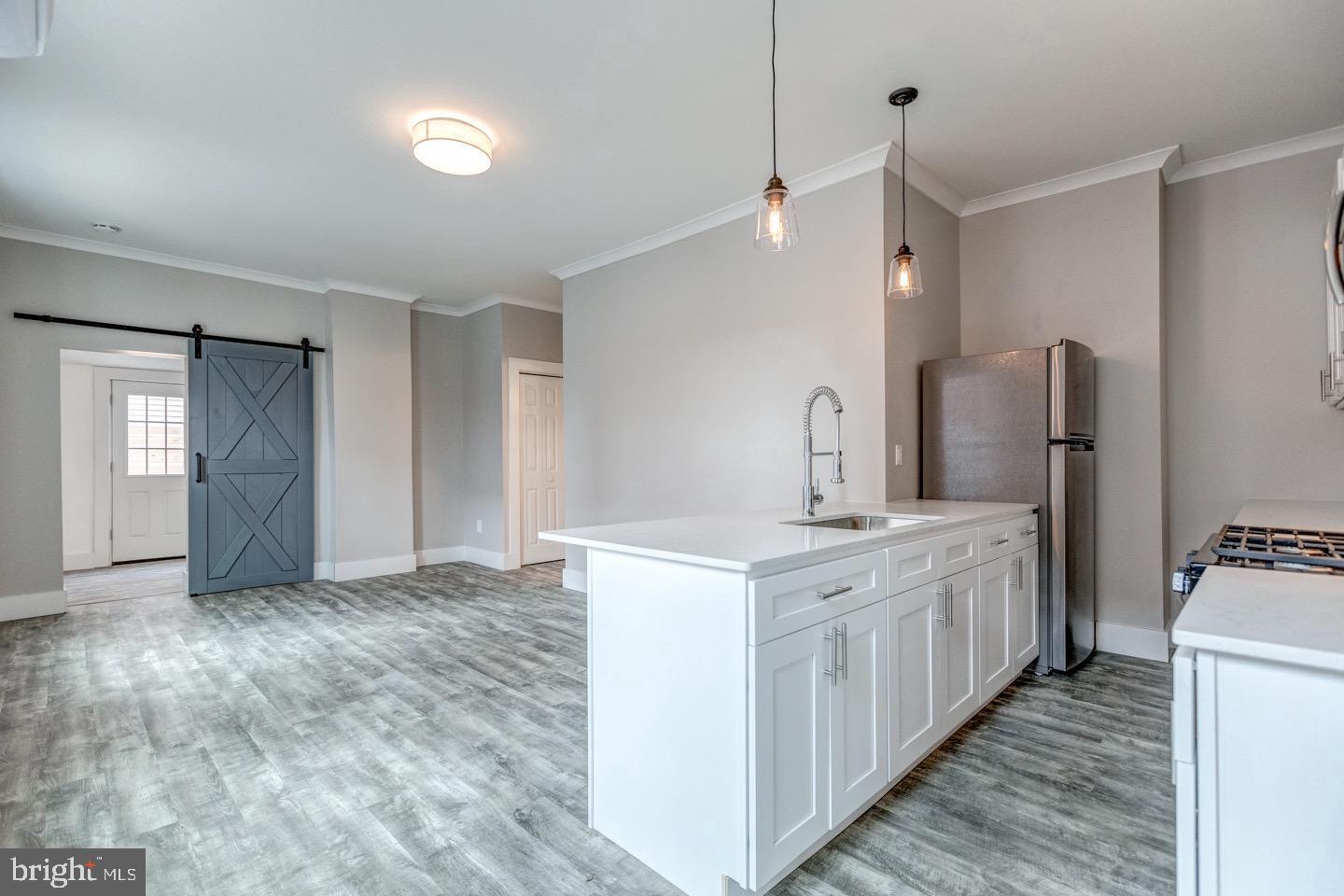 2434 E Dauphin St #1r Property Photo 3