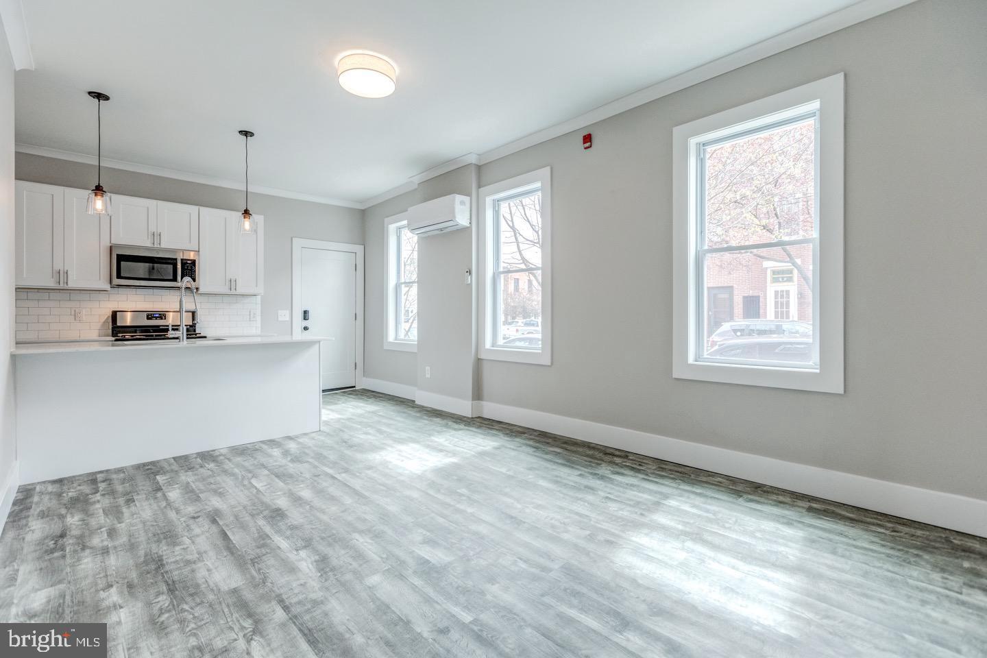 2434 E Dauphin St #1r Property Photo 6