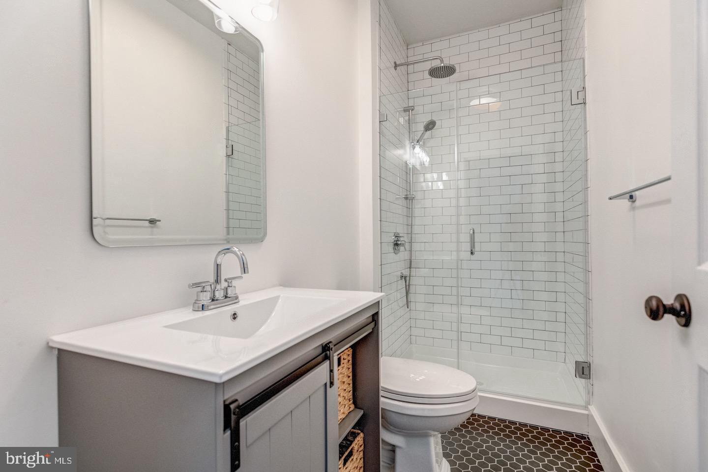 2434 E Dauphin St #1r Property Photo 8