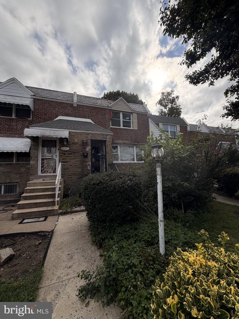 2127 Bryn Mawr Ave Property Photo 4