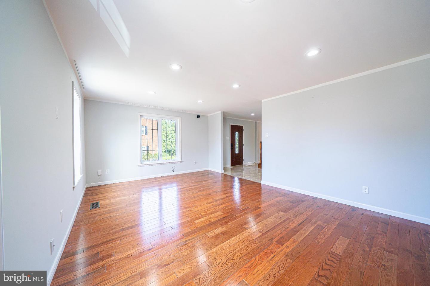 11103 Hendrix St Property Photo 6