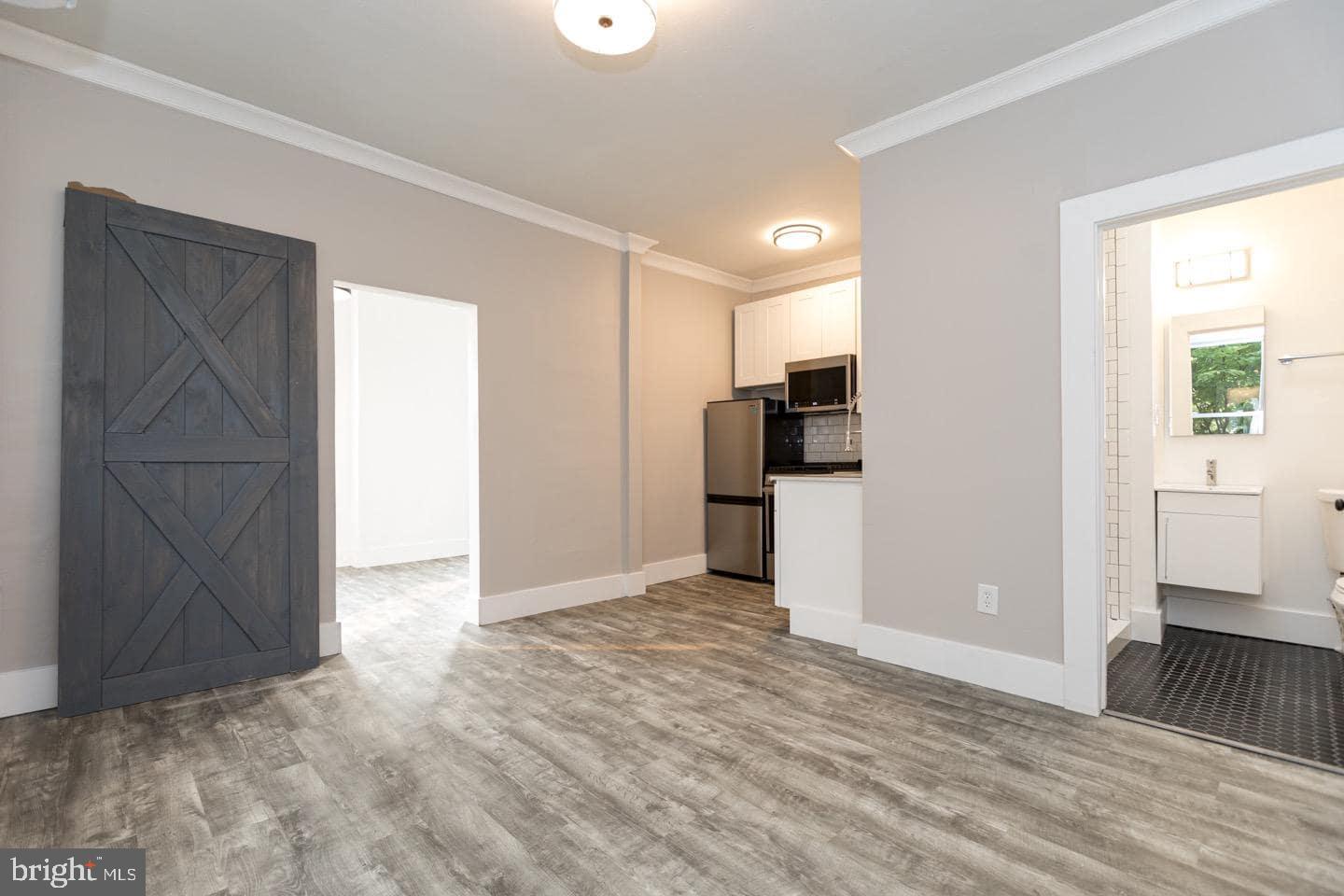2434 E Dauphin St #2r Property Photo 3