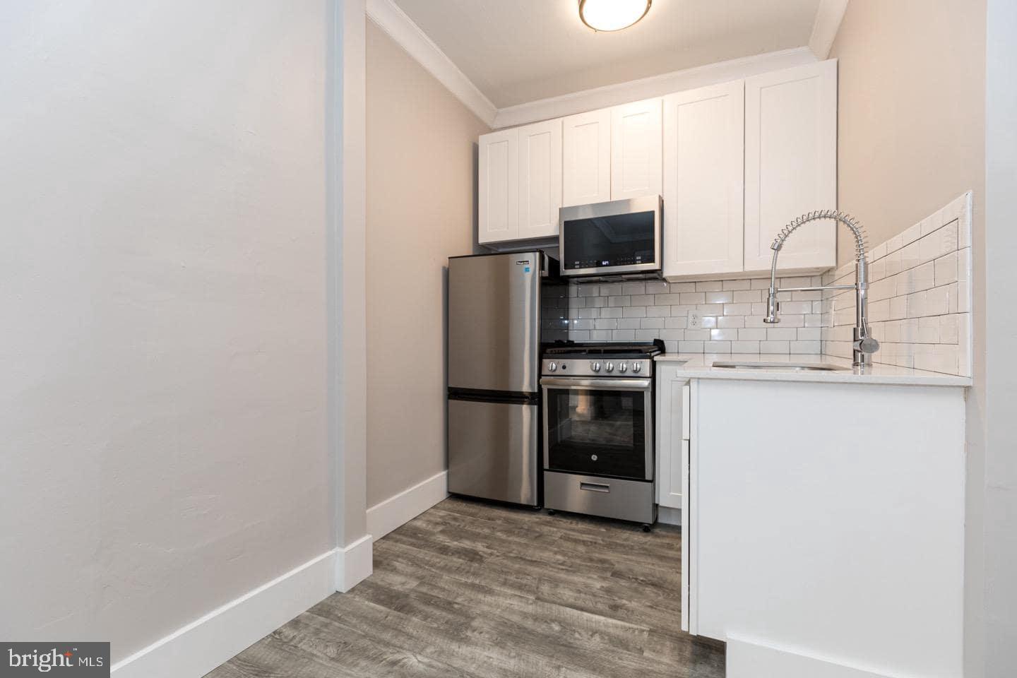 2434 E Dauphin St #2r Property Photo 5