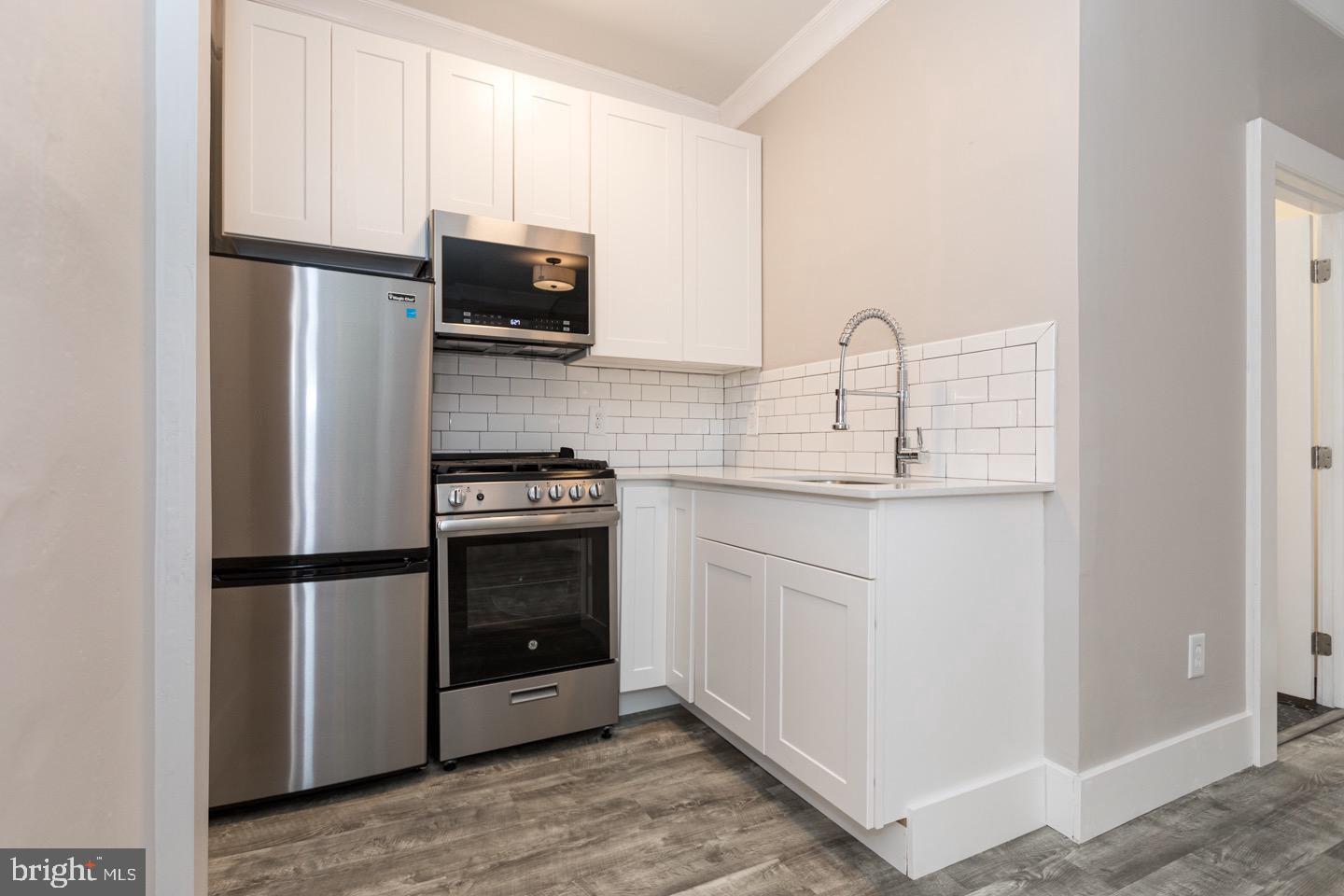 2434 E Dauphin St #2r Property Photo 6