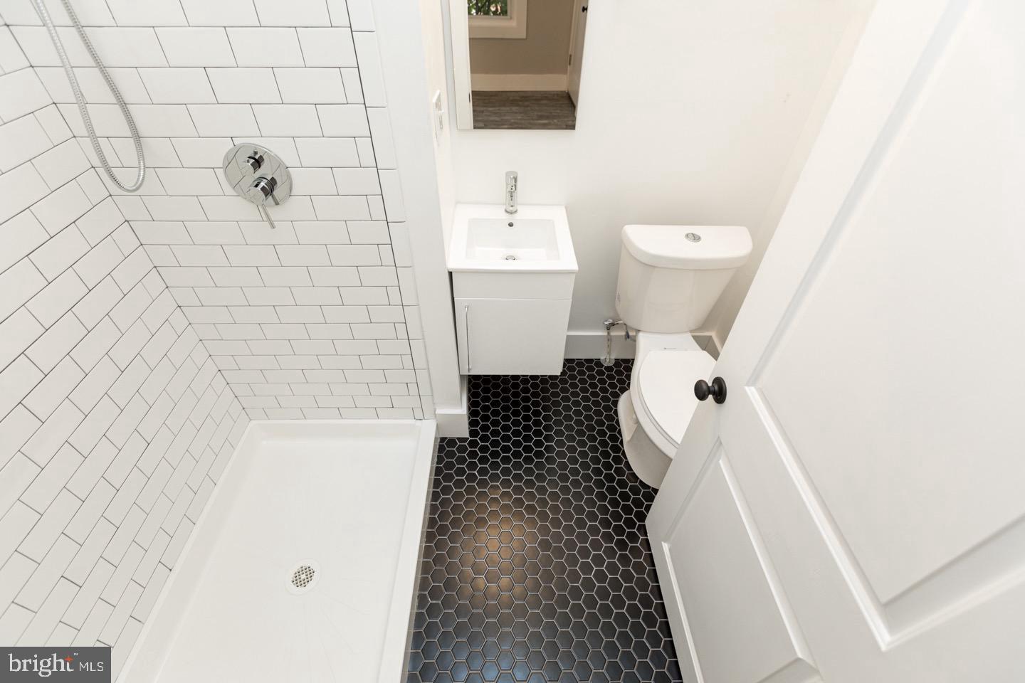 2434 E Dauphin St #2r Property Photo 14