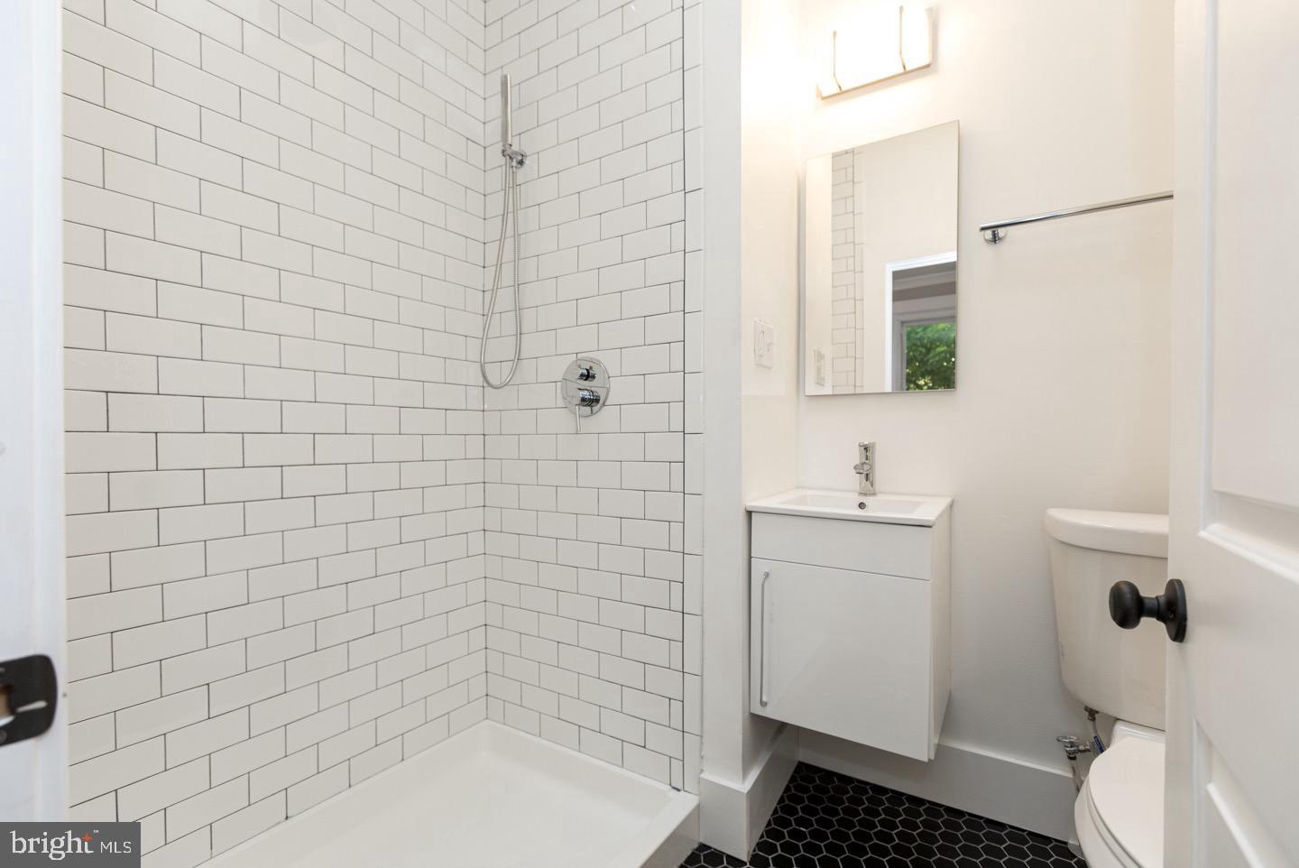 2434 E Dauphin St #2r Property Photo 15