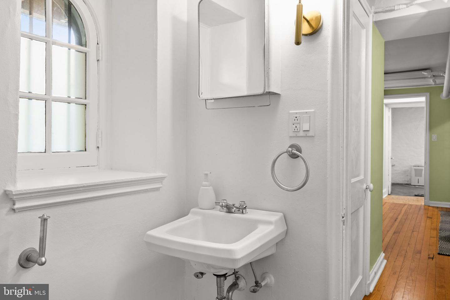 419 Gate Ln Property Photo 100
