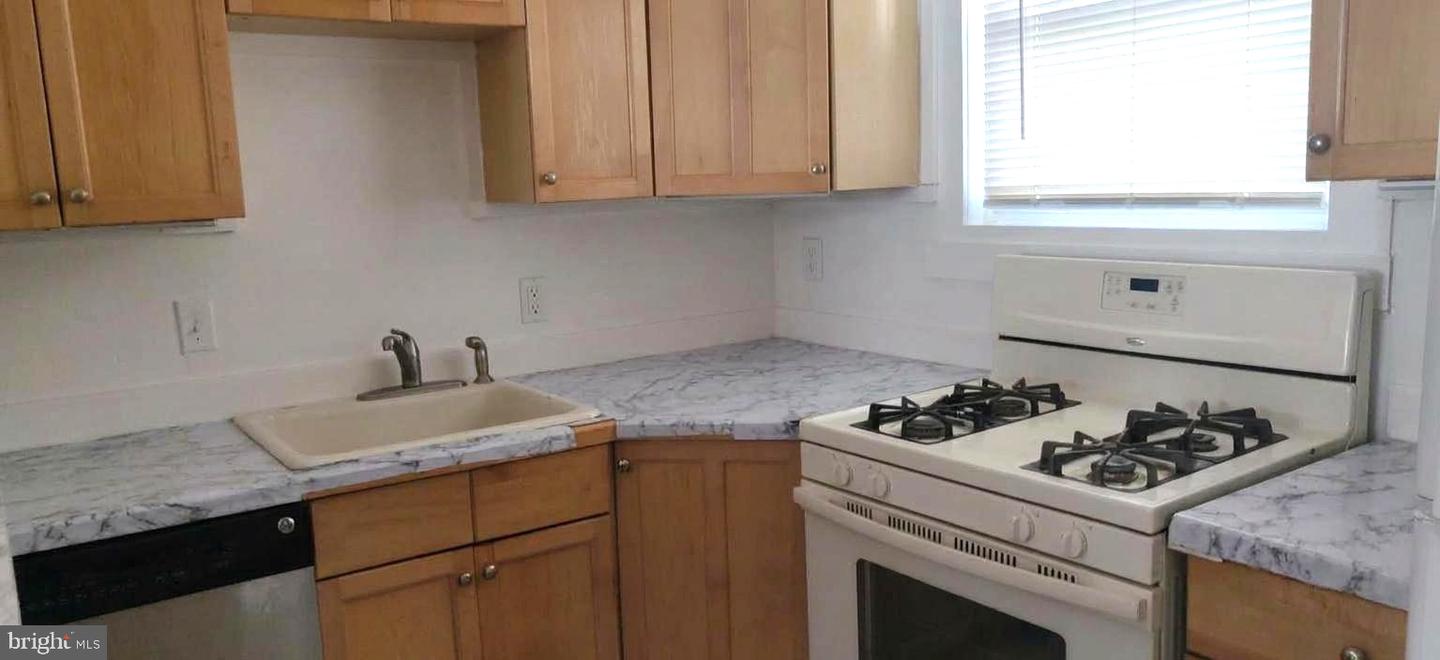 6475 Lensen St Property Photo 4