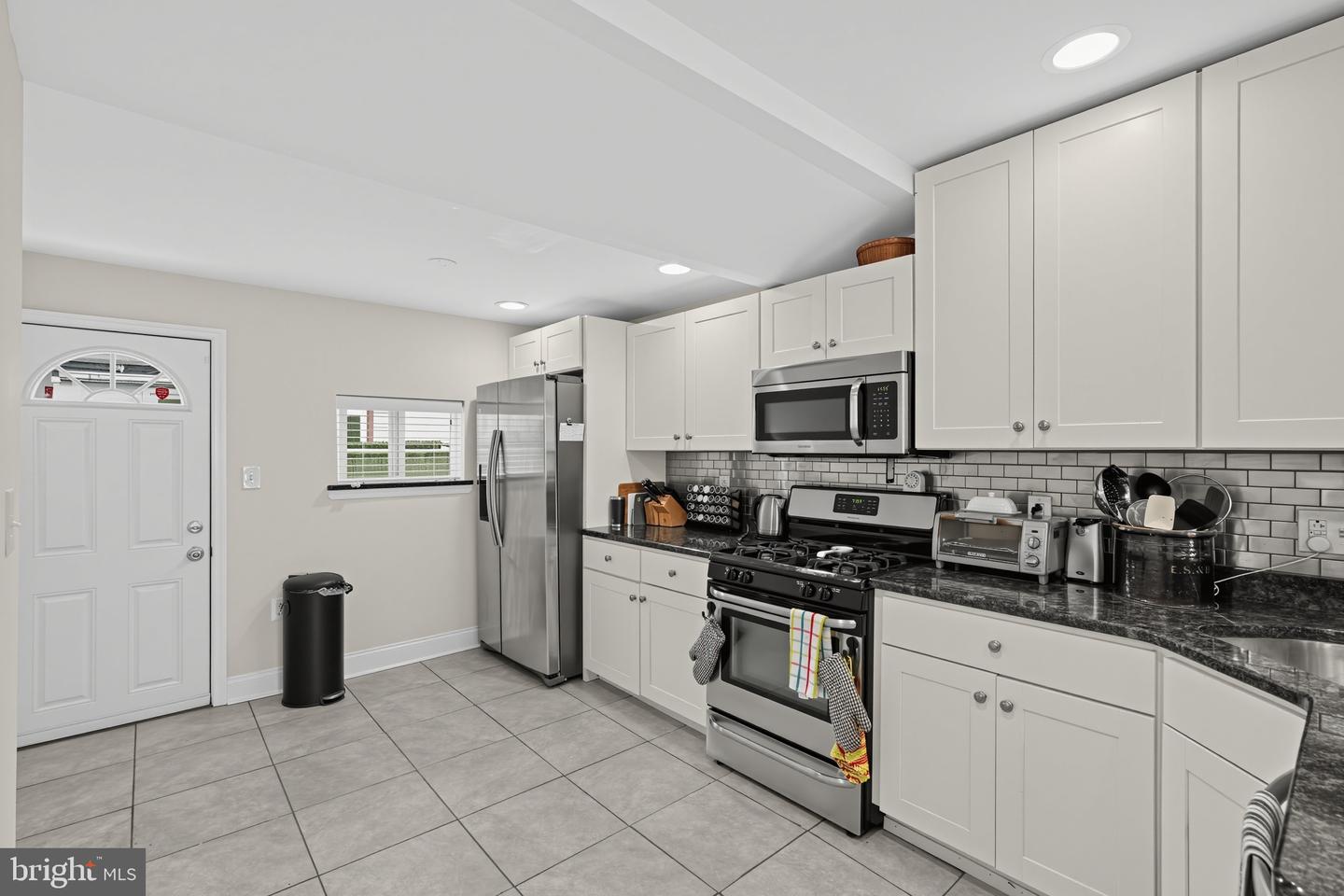 116 Roseberry St Property Photo 8