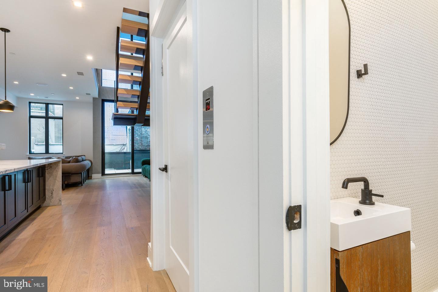2320 Sansom St Property Photo 3