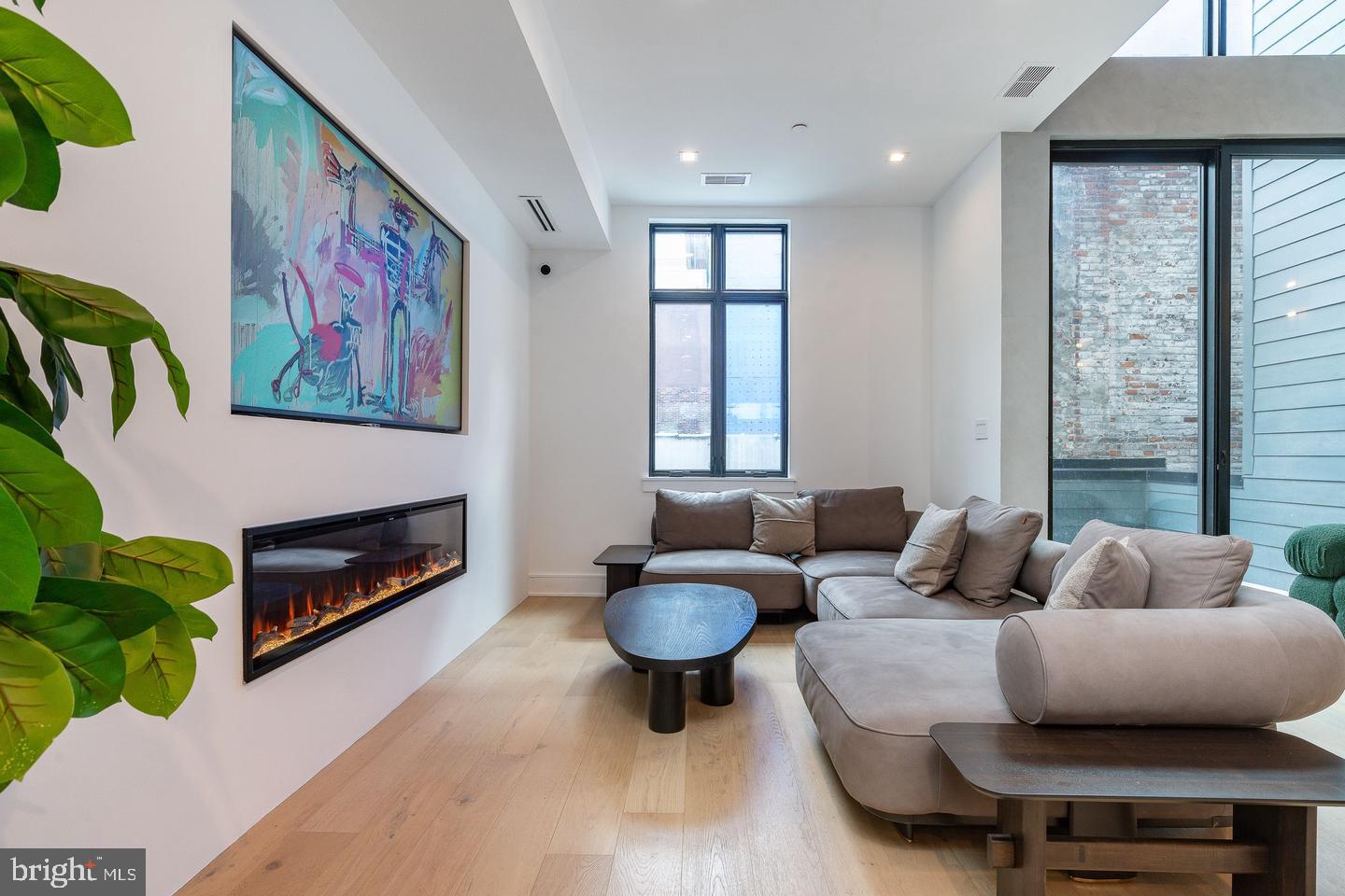 2320 Sansom St Property Photo 7