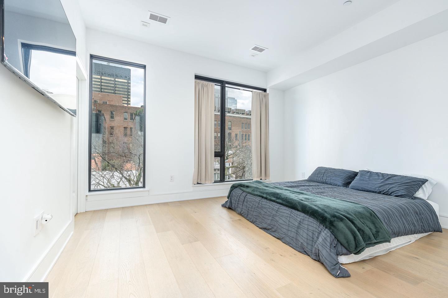 2320 Sansom St Property Photo 11