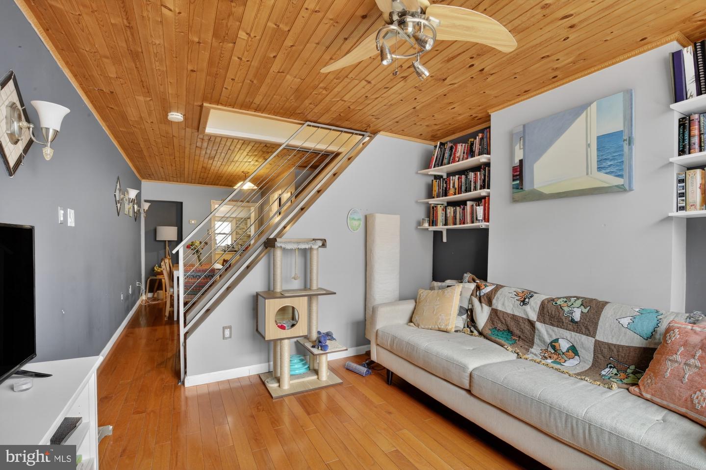 416 E Flora St Property Photo 1