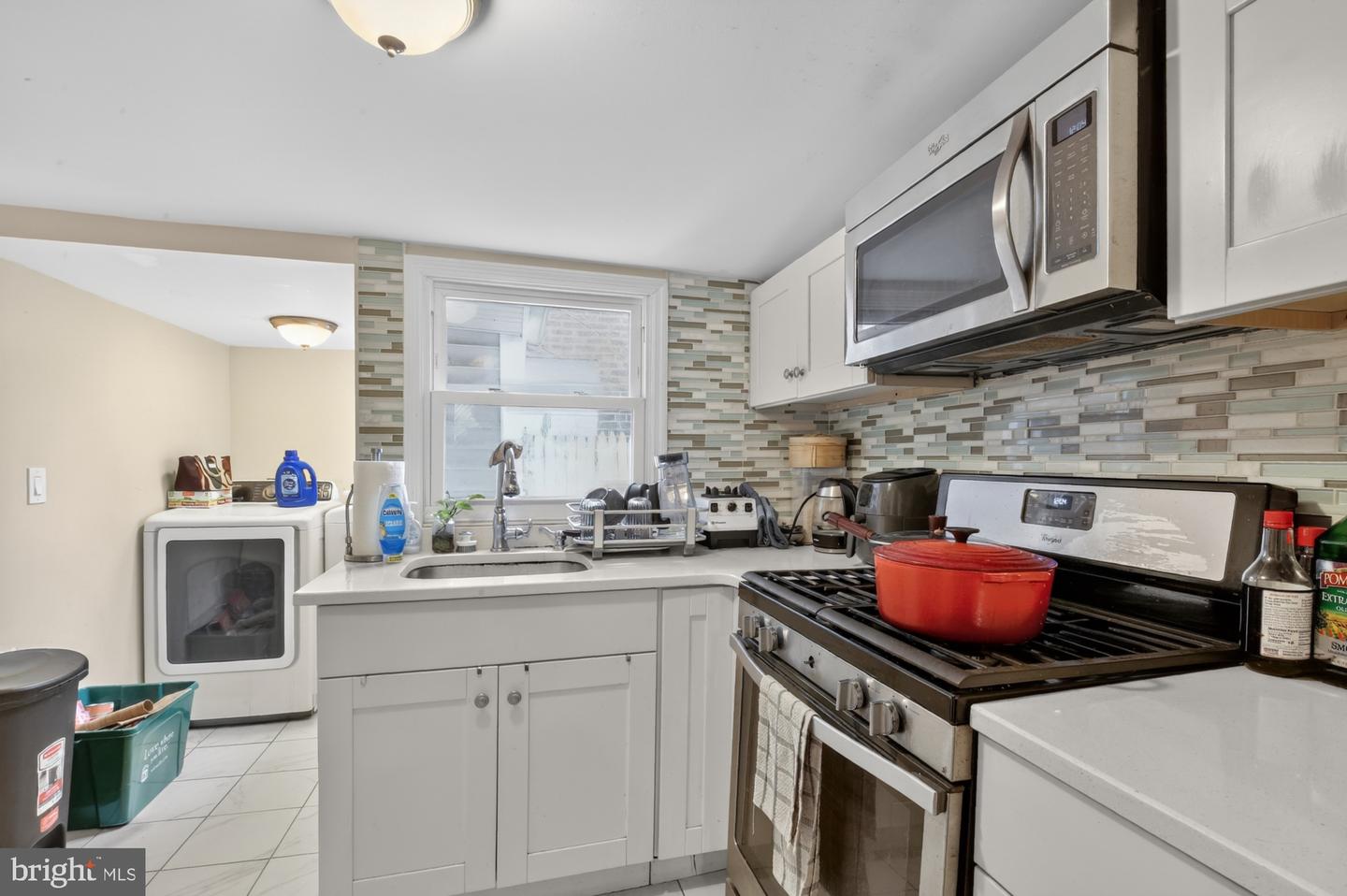 416 E Flora St Property Photo 9