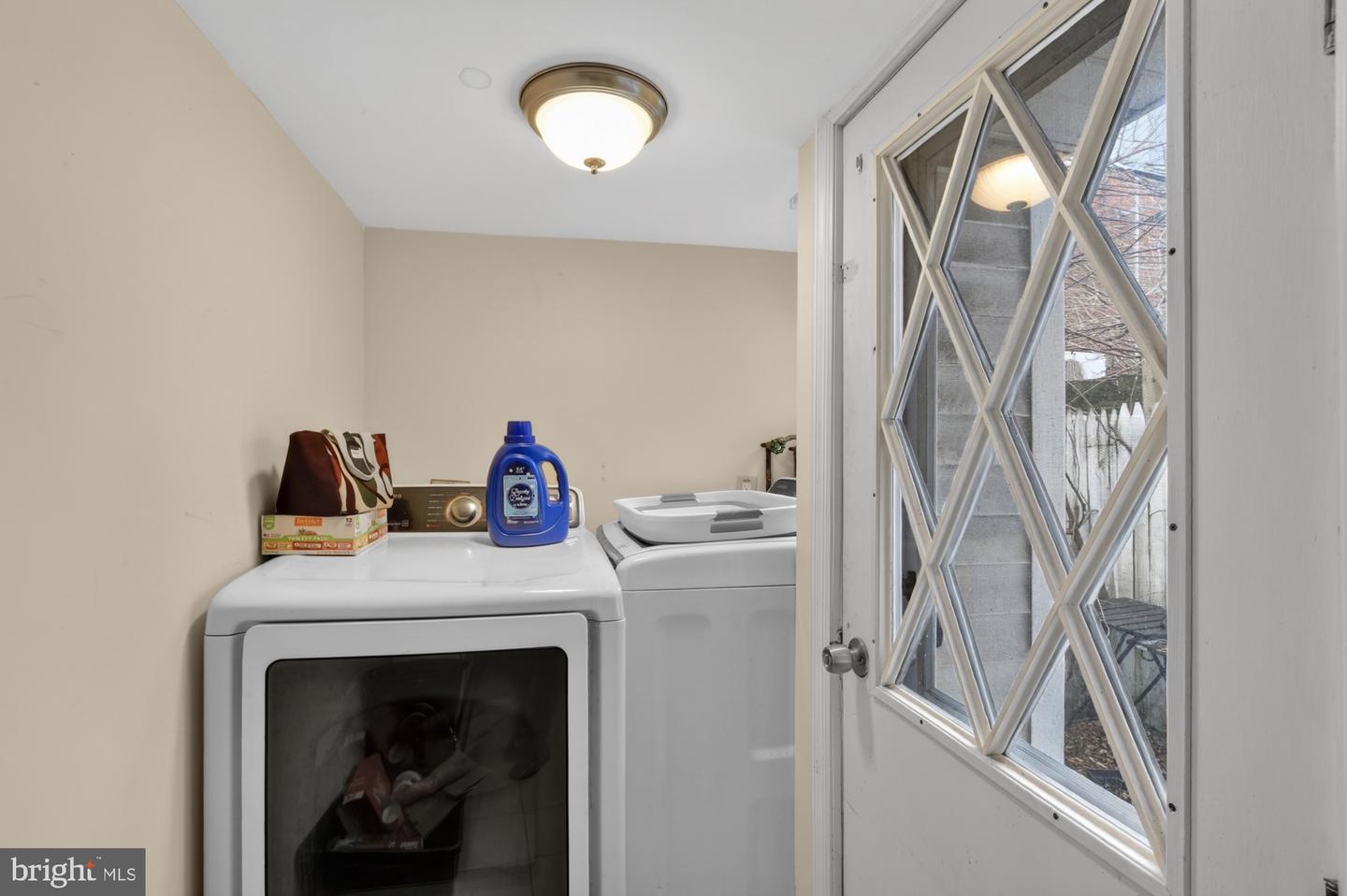 416 E Flora St Property Photo 12